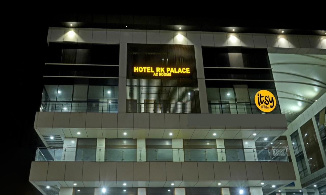 Itsy Hotels Rk Palace Vadodara Zewnętrze zdjęcie
