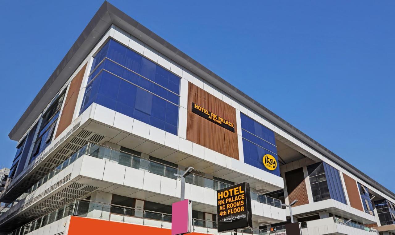 Itsy Hotels Rk Palace Vadodara Zewnętrze zdjęcie